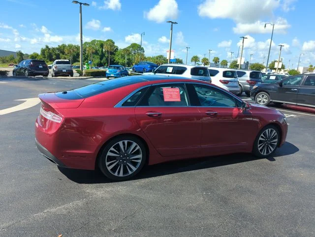 Used 2017 Red Lincoln Reserve image 5