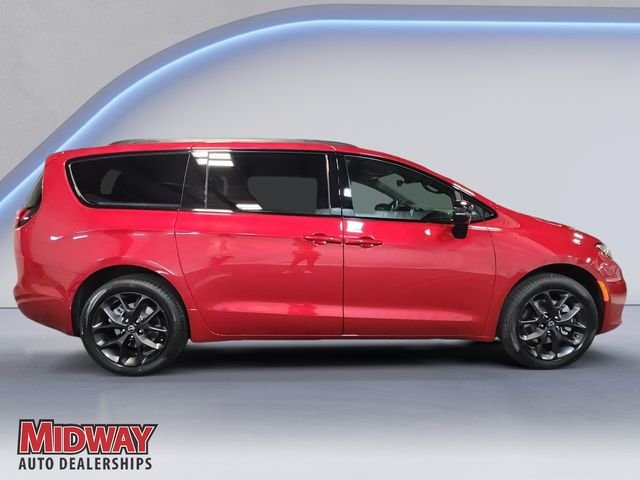 New 2026 Red Hot Pearl-Coat Exterior Paint Chrysler Select image 6