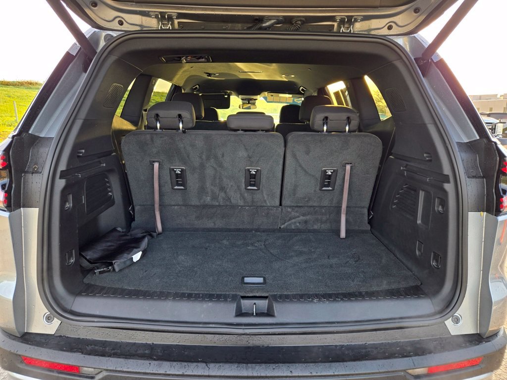 Used 2025 Silver GMC Elevation image 28