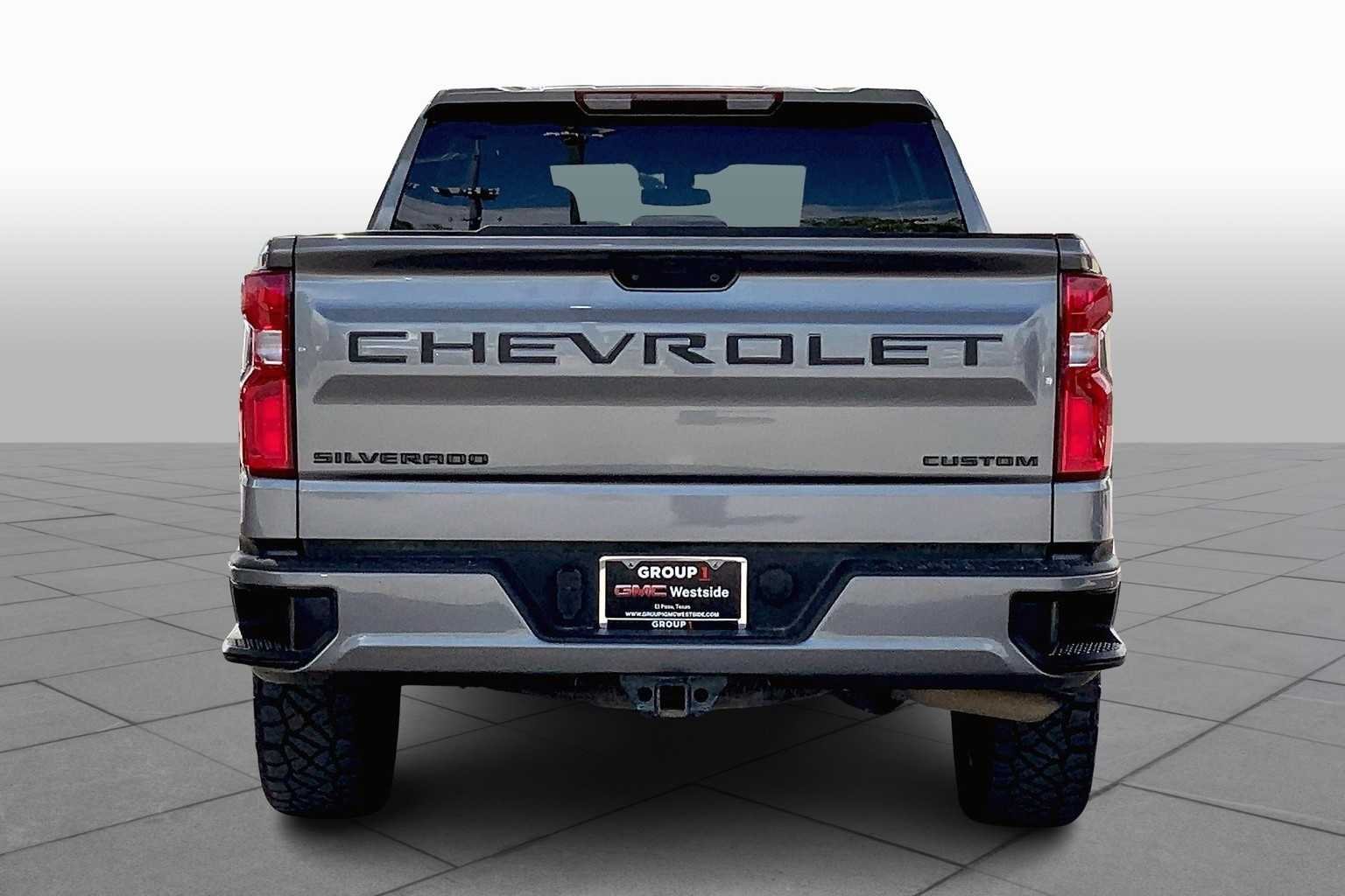 Used 2022 Satin Steel Metallic Chevrolet Custom image 5