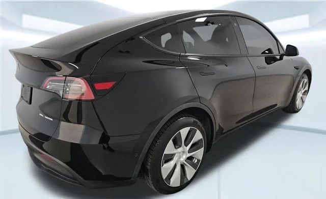 Used 2022  Tesla Long Range image 5
