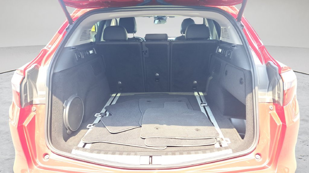 Used 2018 Red Alfa Romeo Base image 27