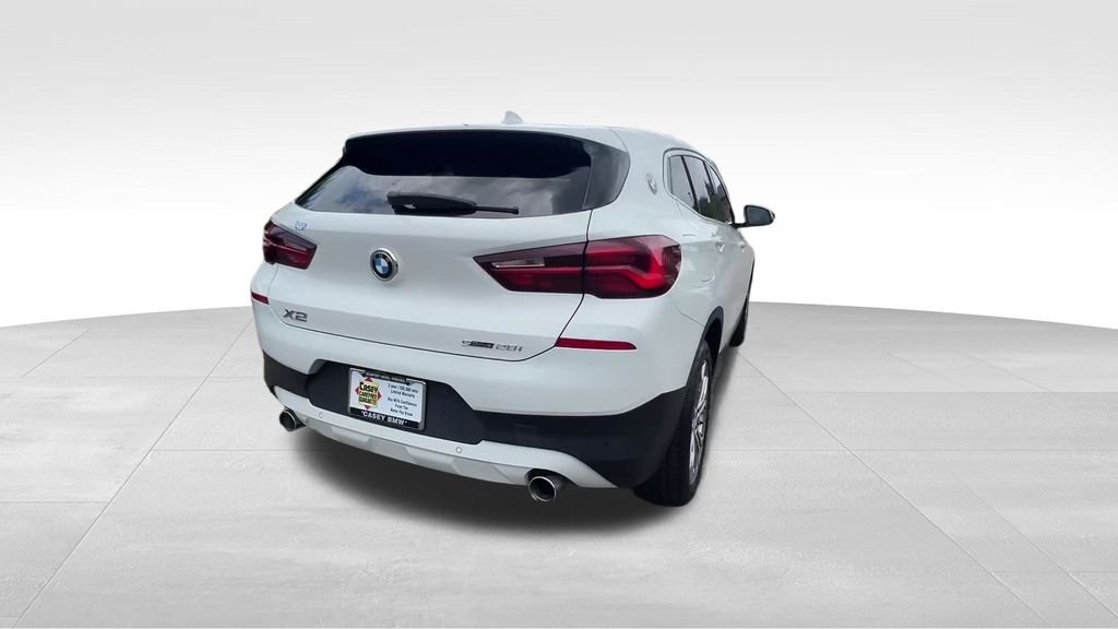 Used 2022 White BMW sDrive28i image 2
