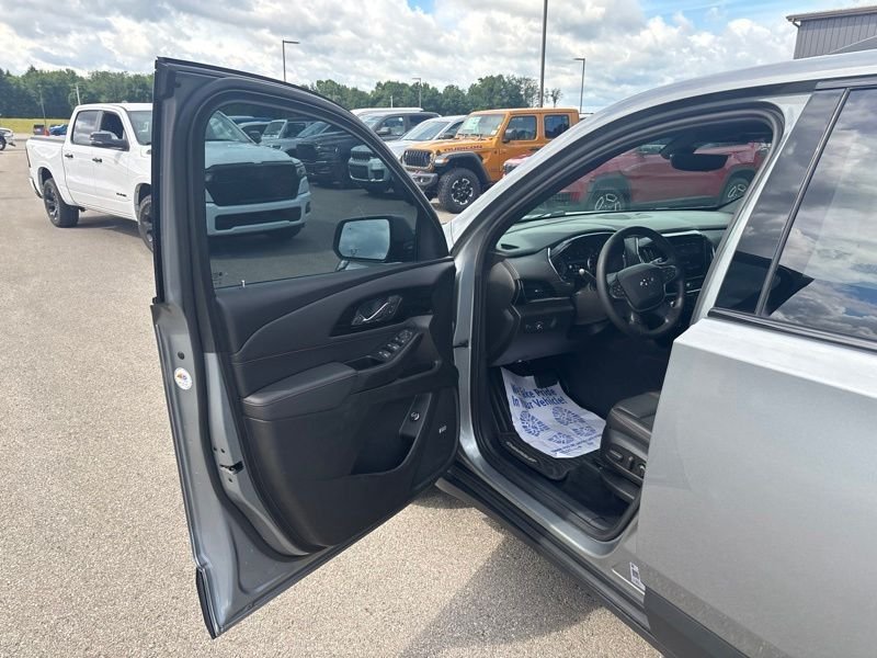 Used 2023 Gray Chevrolet RS image 25
