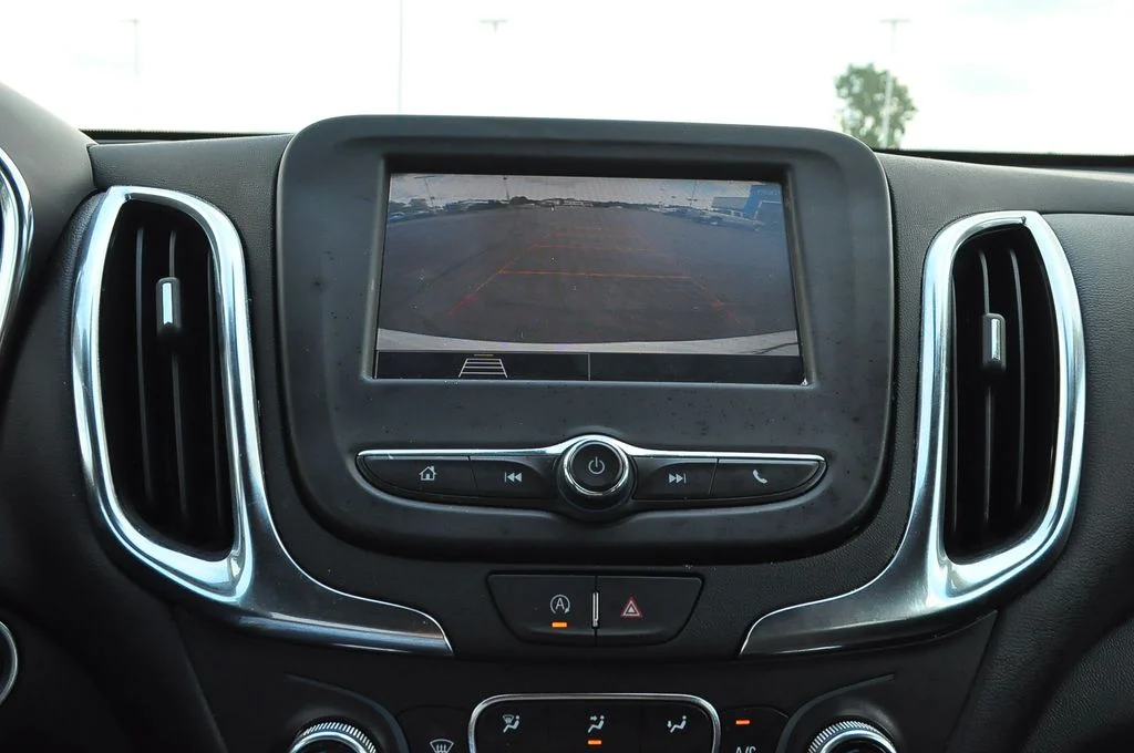 Used 2024 White Chevrolet LT image 31