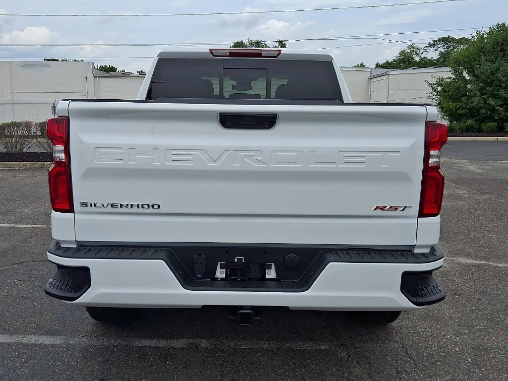New 2026 Summit White Chevrolet RST image 7