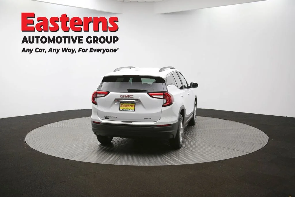 Used 2023 White GMC SLE image 36