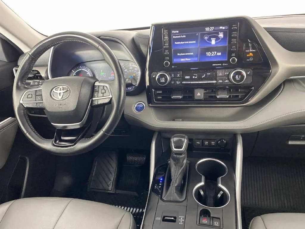 Used 2020 Blizzard Pearl Toyota XLE image 13