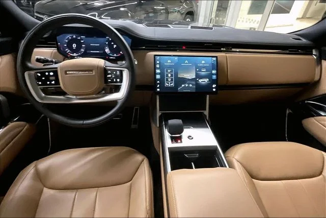 Used 2025 Gray Land Rover SE image 17