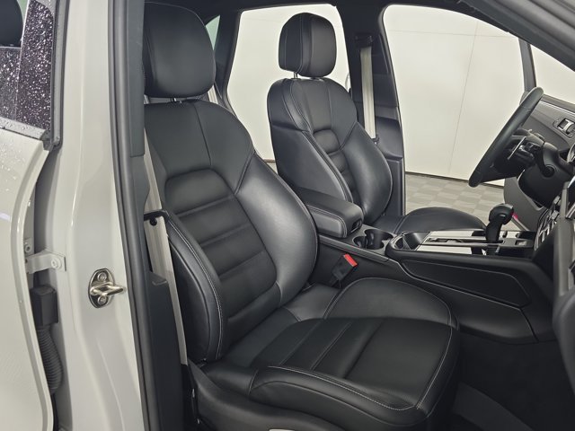 Used 2024  Porsche S image 31