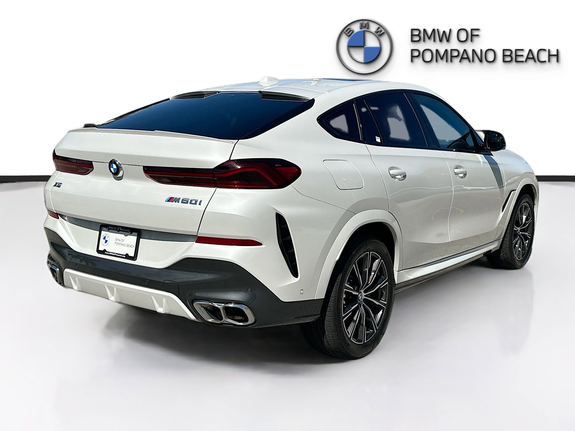 Used 2026 White Metallic BMW M60i image 7