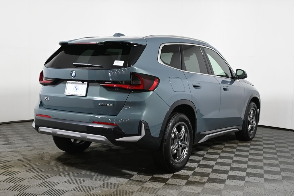 New 2026 Green Metallic BMW xDrive28i image 7