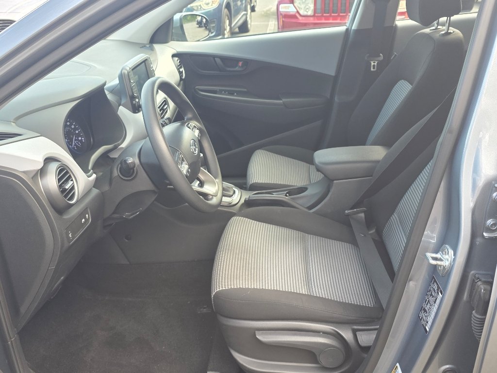 Used 2020 Sonic Silver Hyundai SE image 32