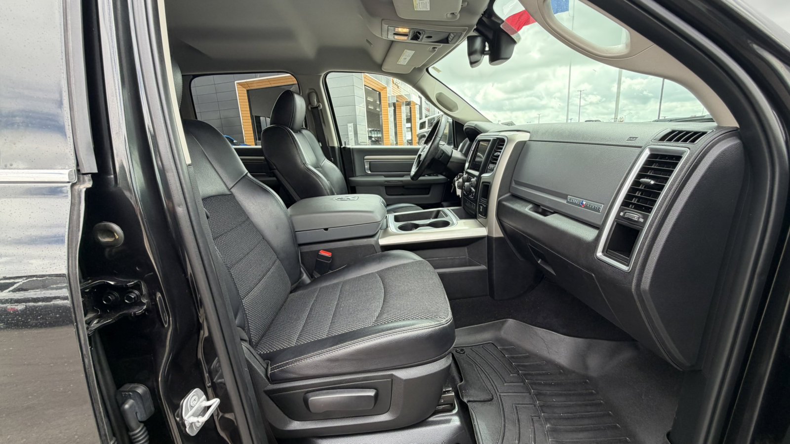 Used 2018 Brilliant Black Crystal Pearlcoat Ram Lone Star Silver image 19