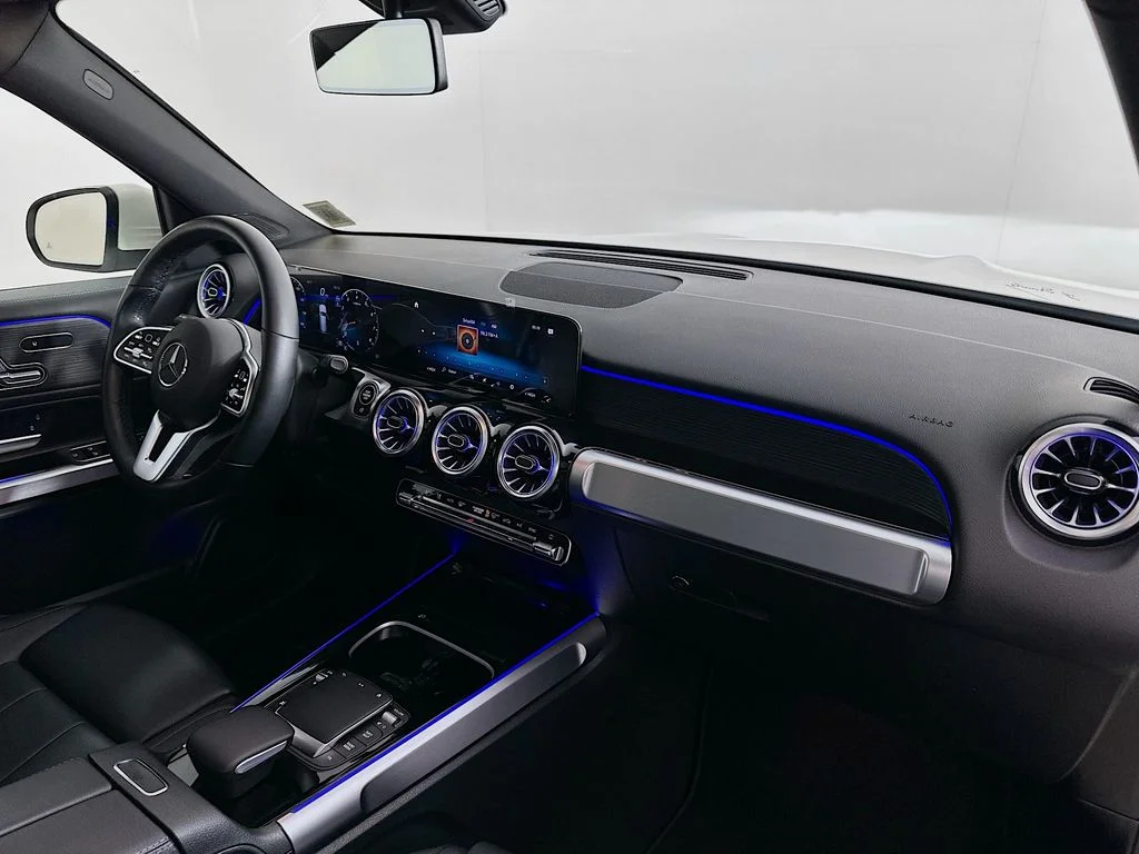 Used 2023 White Mercedes-Benz GLB 250 image 29