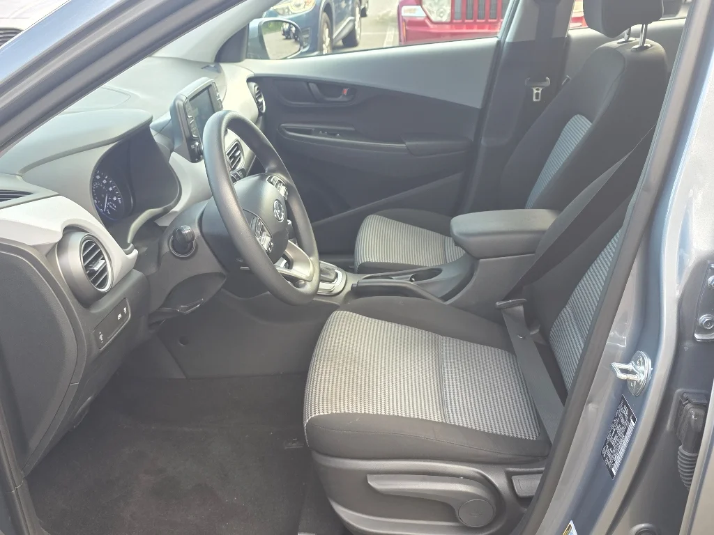Used 2020 Sonic Silver Hyundai SE image 32