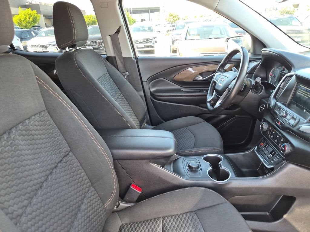 Used 2018 White GMC SLE image 31
