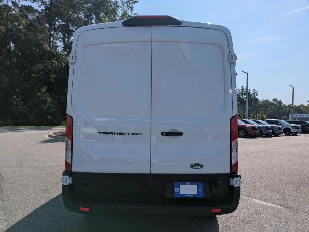 New 2026 Oxford White Ford Base image 5