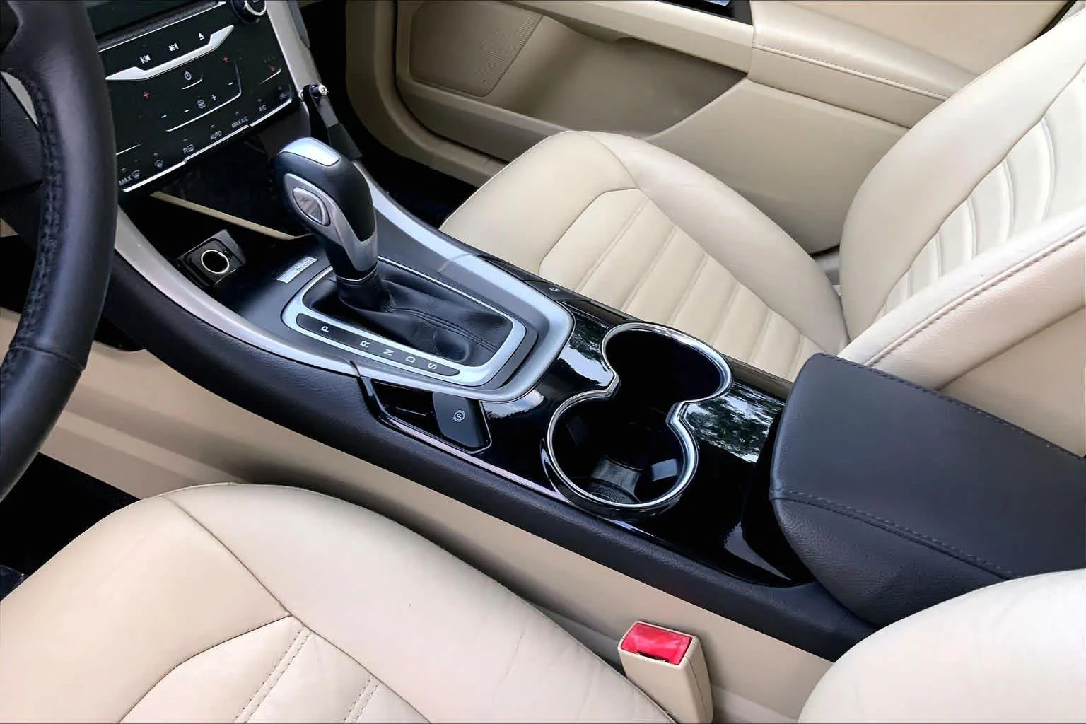 Used 2014 Tuxedo Black Metallic Ford SE image 15