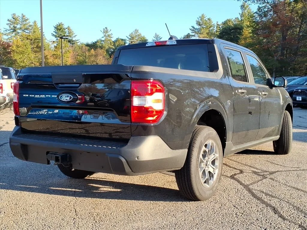 New 2025 Shadow Black Ford XLT image 3