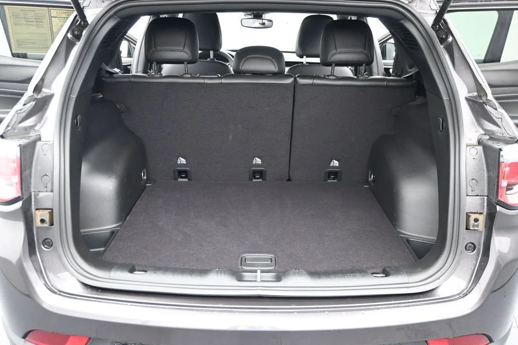 Used 2024  Jeep Latitude image 10