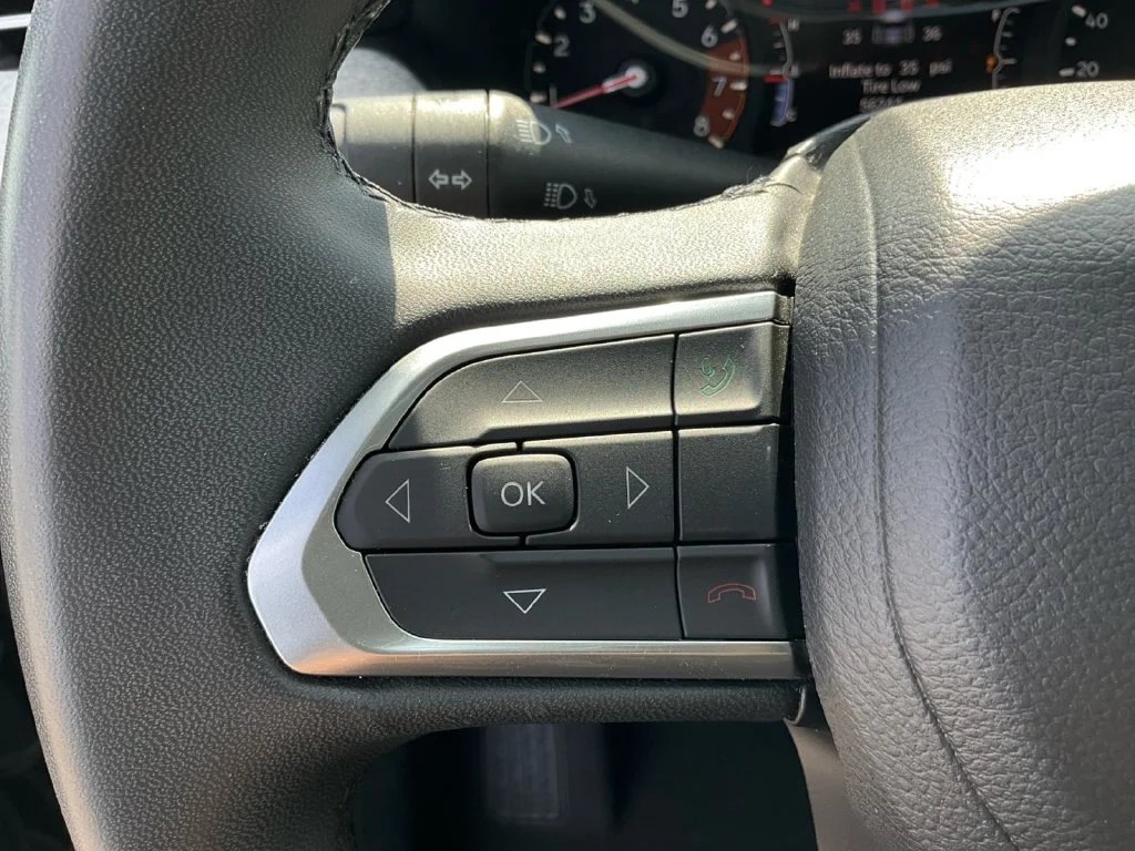 Used 2024 Black Jeep Latitude image 27