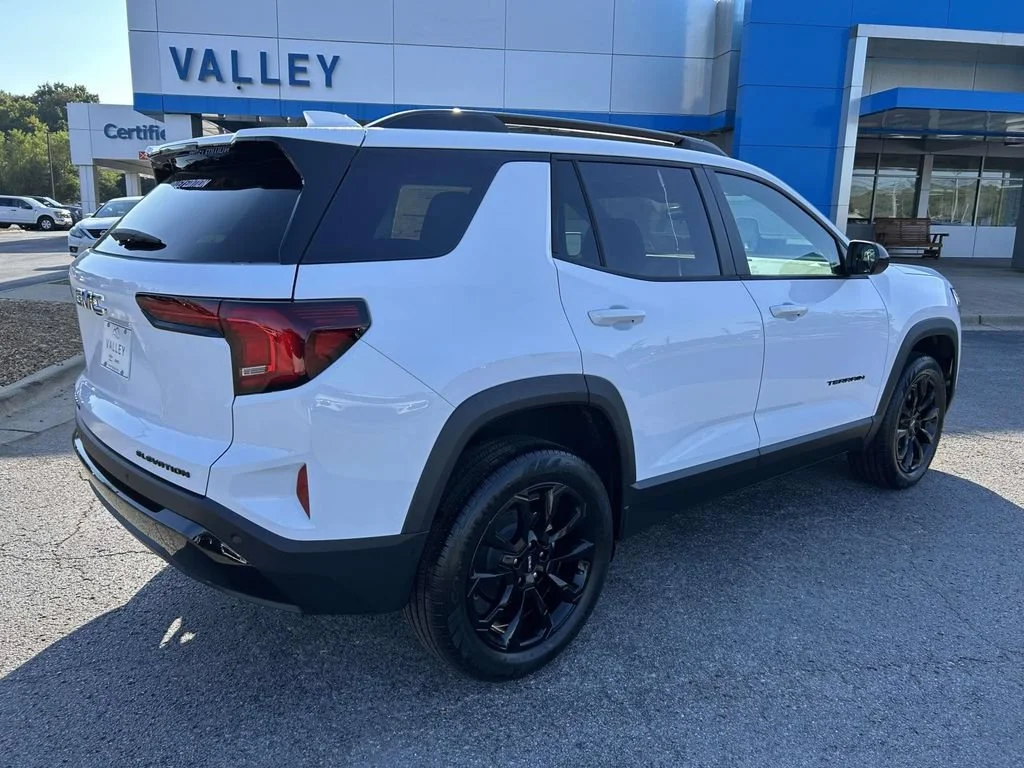 New 2027 Summit White GMC Elevation image 4