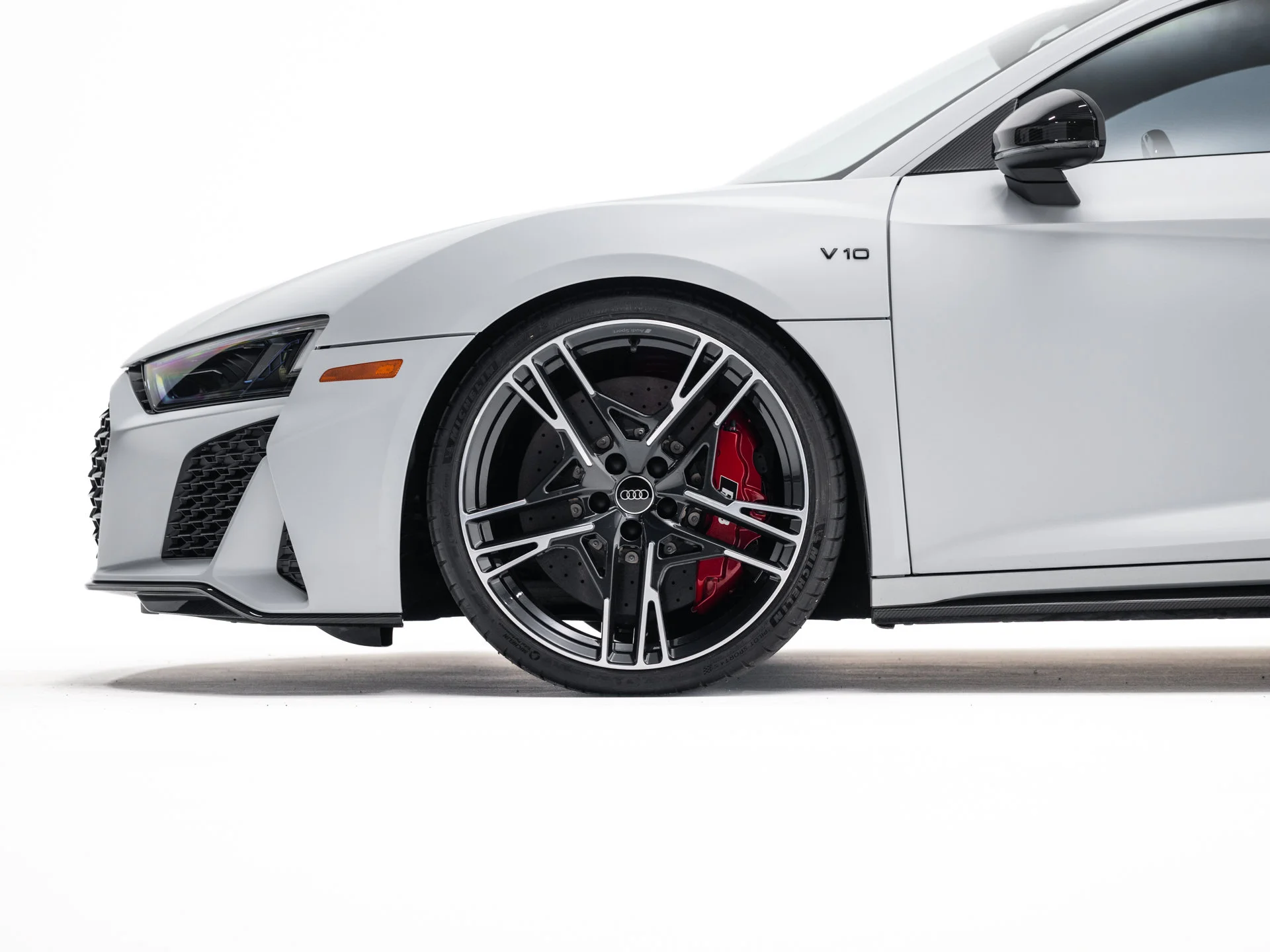Used 2023 Suzuka Gray Metallic Audi V10 performance image 9