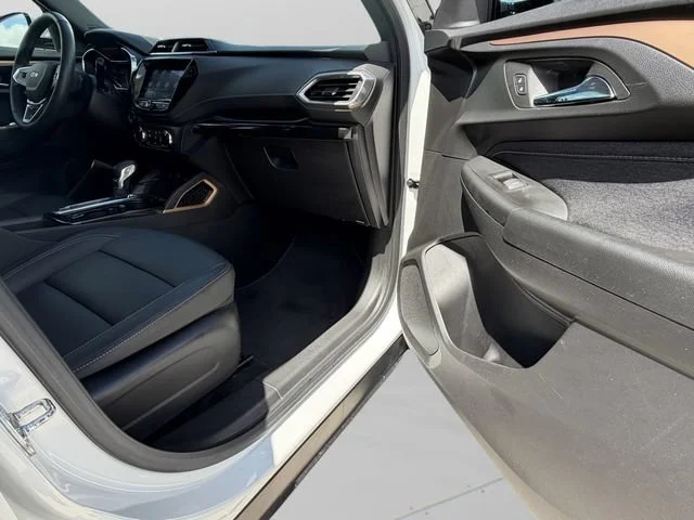 Used 2023 SUMMIT WHITE Chevrolet ACTIV image 29