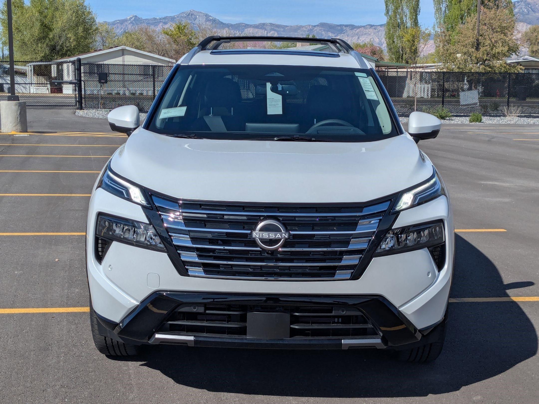 New 2026 Everest White Pearl Tricoat Nissan Platinum image 9