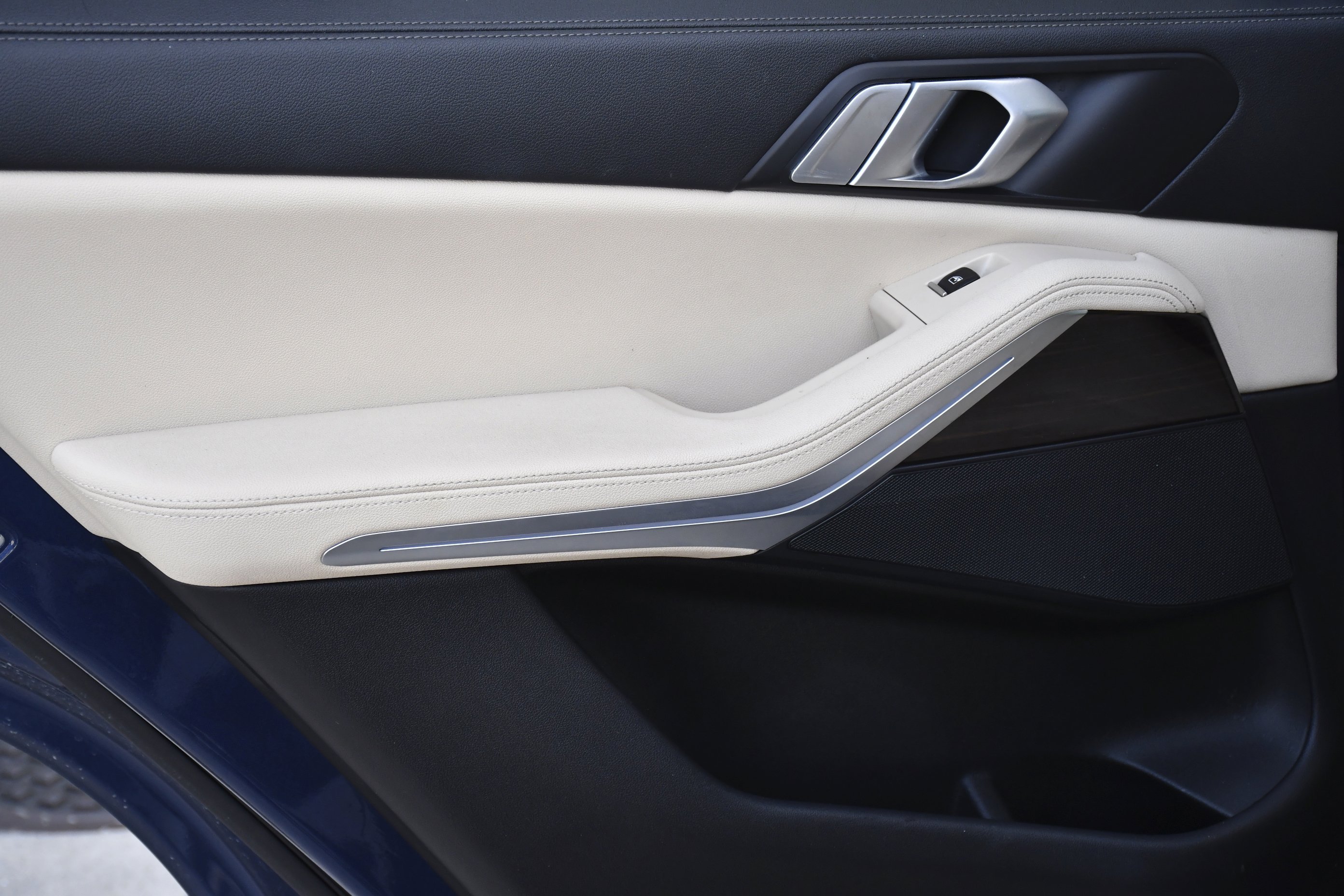 Used 2019 Phytonic Blue Metallic BMW xDrive40i image 23
