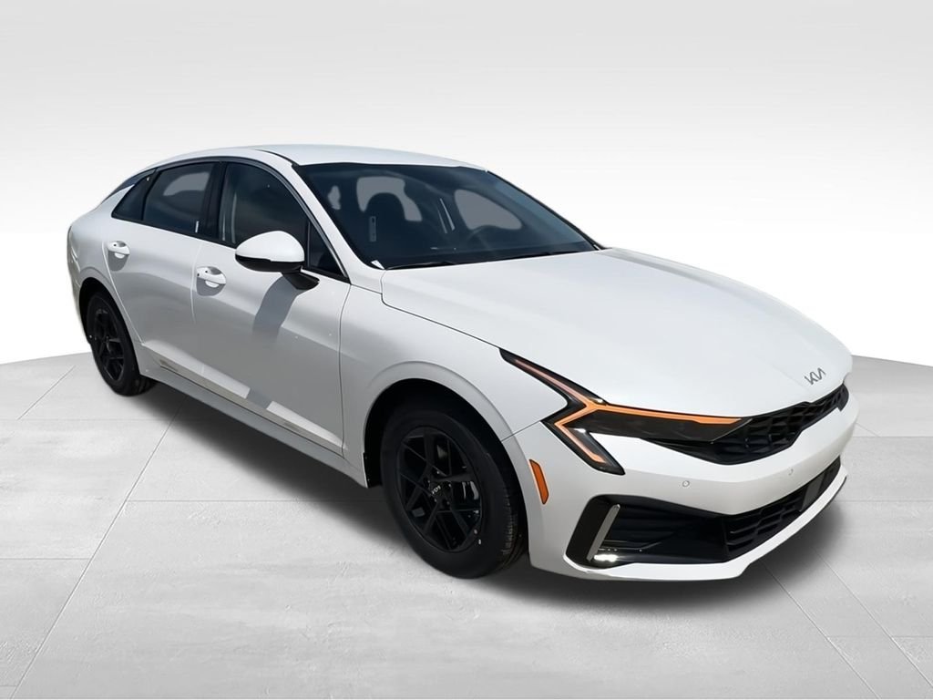 New 2026 White Kia LXS image 2