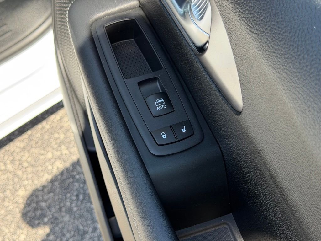 Used 2026 White Chrysler Select image 25
