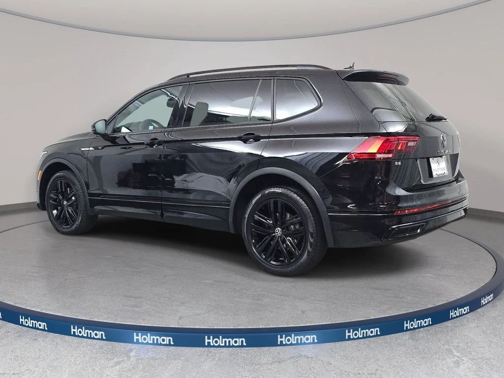 Used 2022 Deep Black Volkswagen 2.0T SE R-Line Black image 8