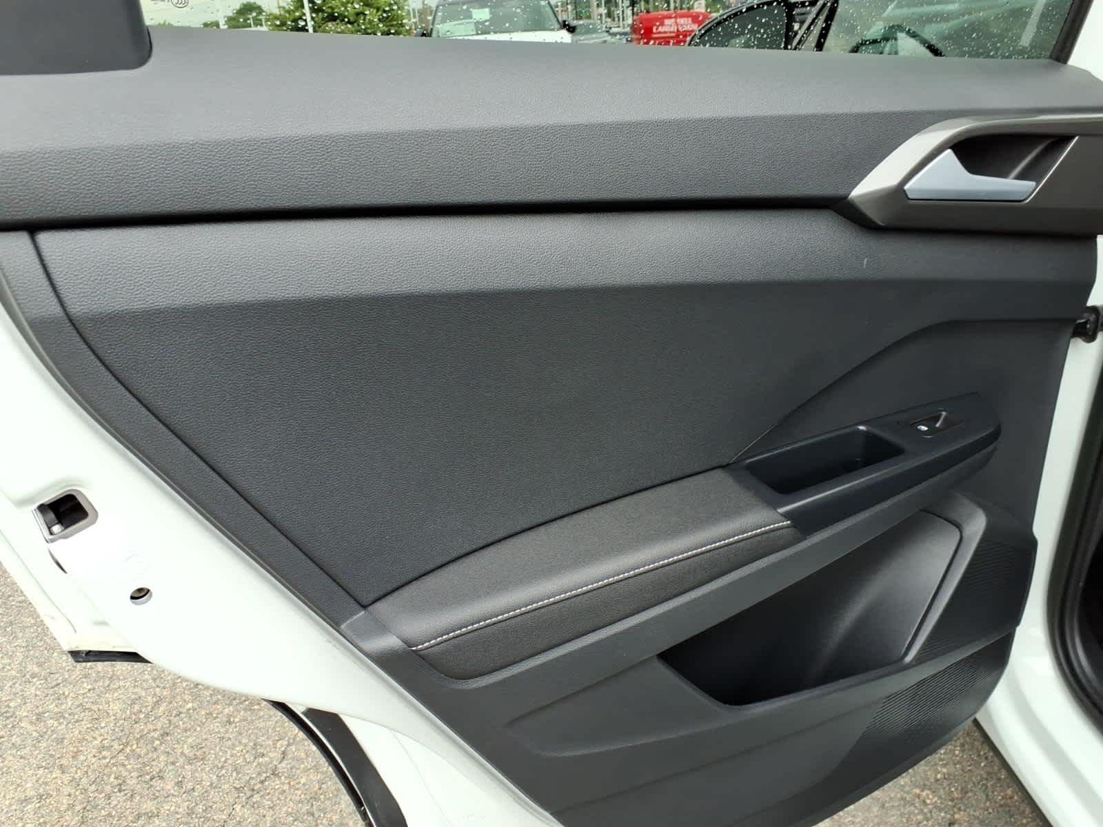Certified Used 2025 Pure White w/Deep Black Roof Volkswagen SE Black image 12