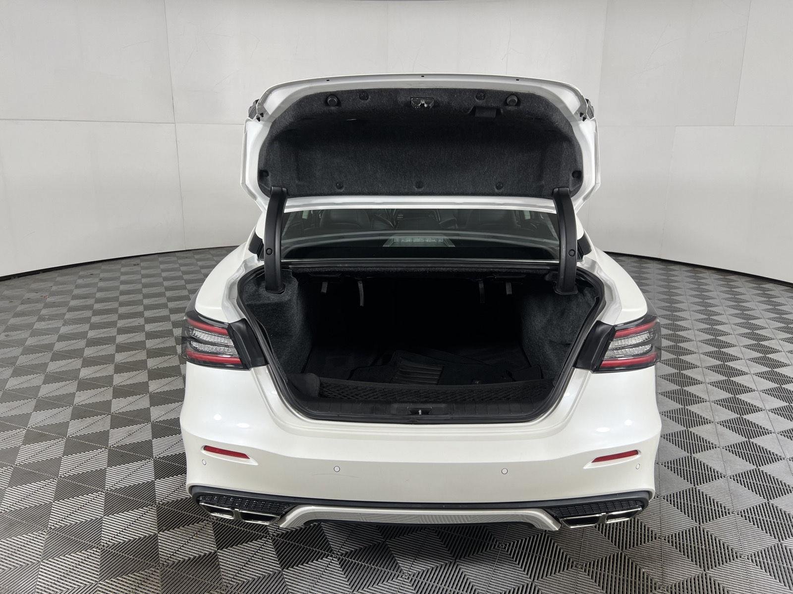 Used 2020 Pearl White Tricoat Nissan SL image 9