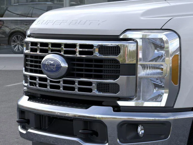 New 2025 Oxford White Ford F-350® XLT image 17