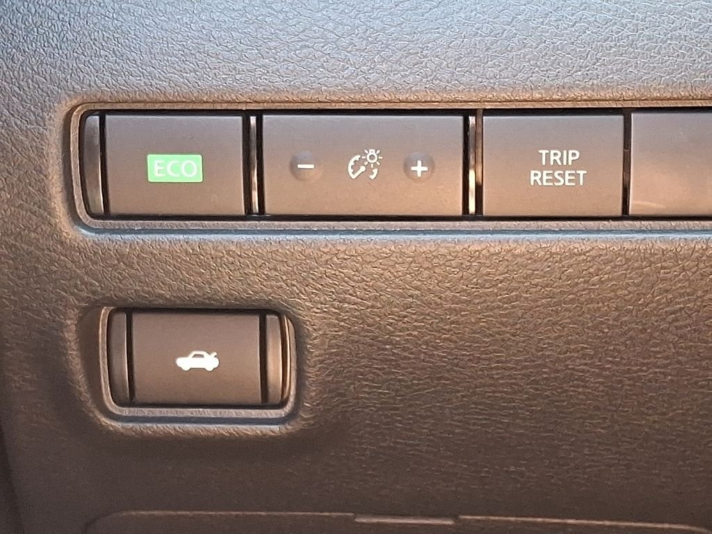 Used 2025 Rosewood Metallic Nissan SV image 25