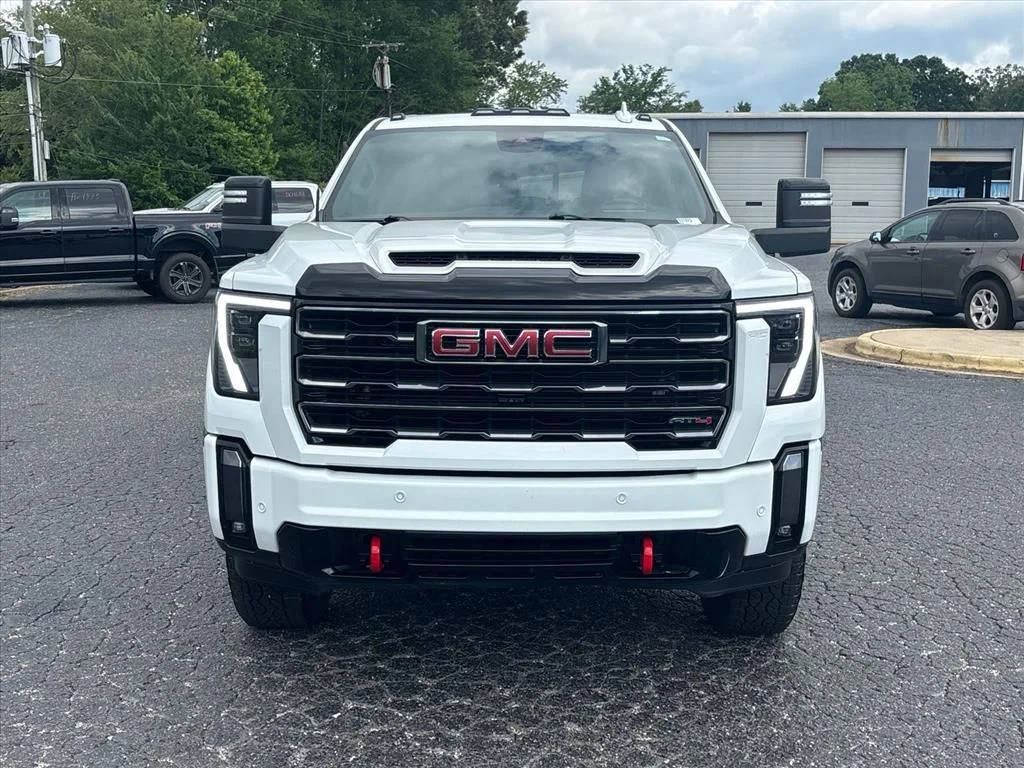 Used 2024 White GMC AT4 image 2