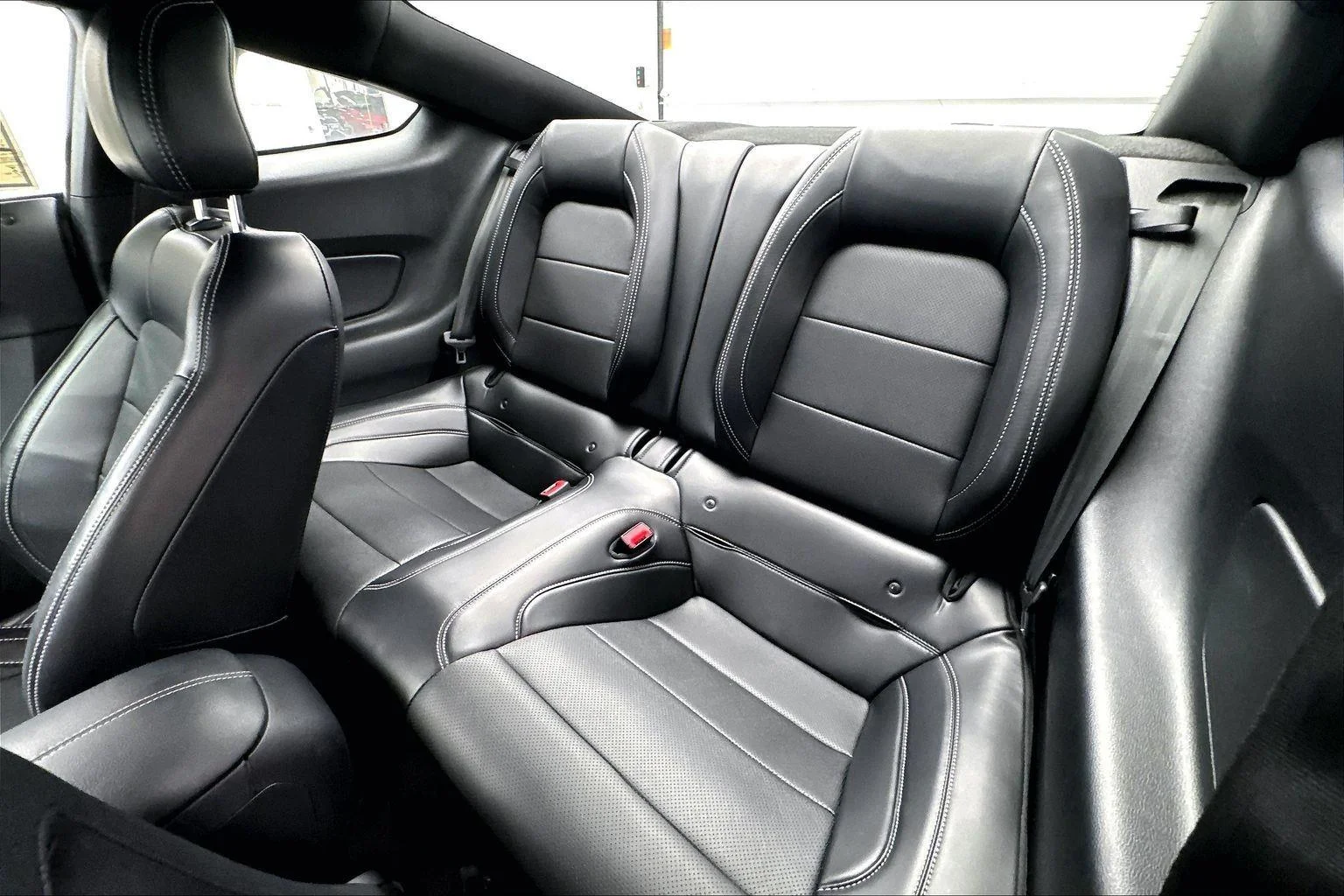 Used 2019 Magnetic Metallic Ford GT Premium image 21