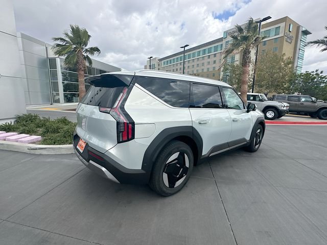 New 2026 Ivory Silver Kia Wind AWD image 7