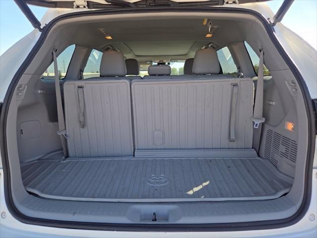 Certified Used 2017 BLIZZARD PEARL Toyota  image 30