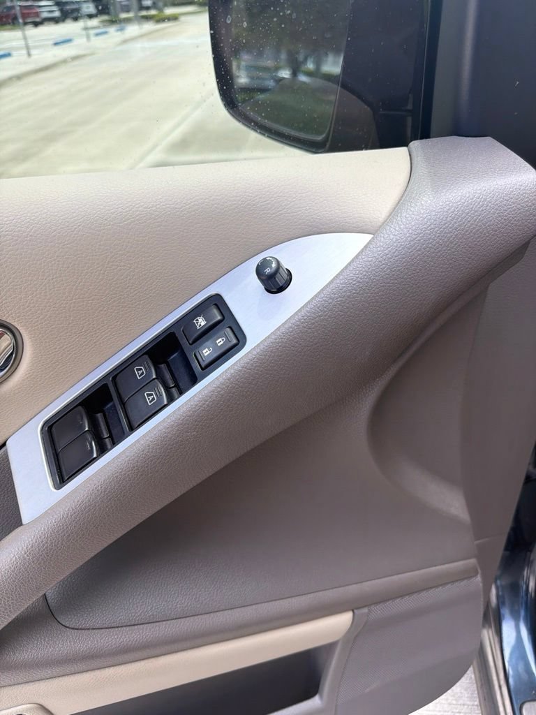 Used 2013 Graphite Blue Nissan SL image 2