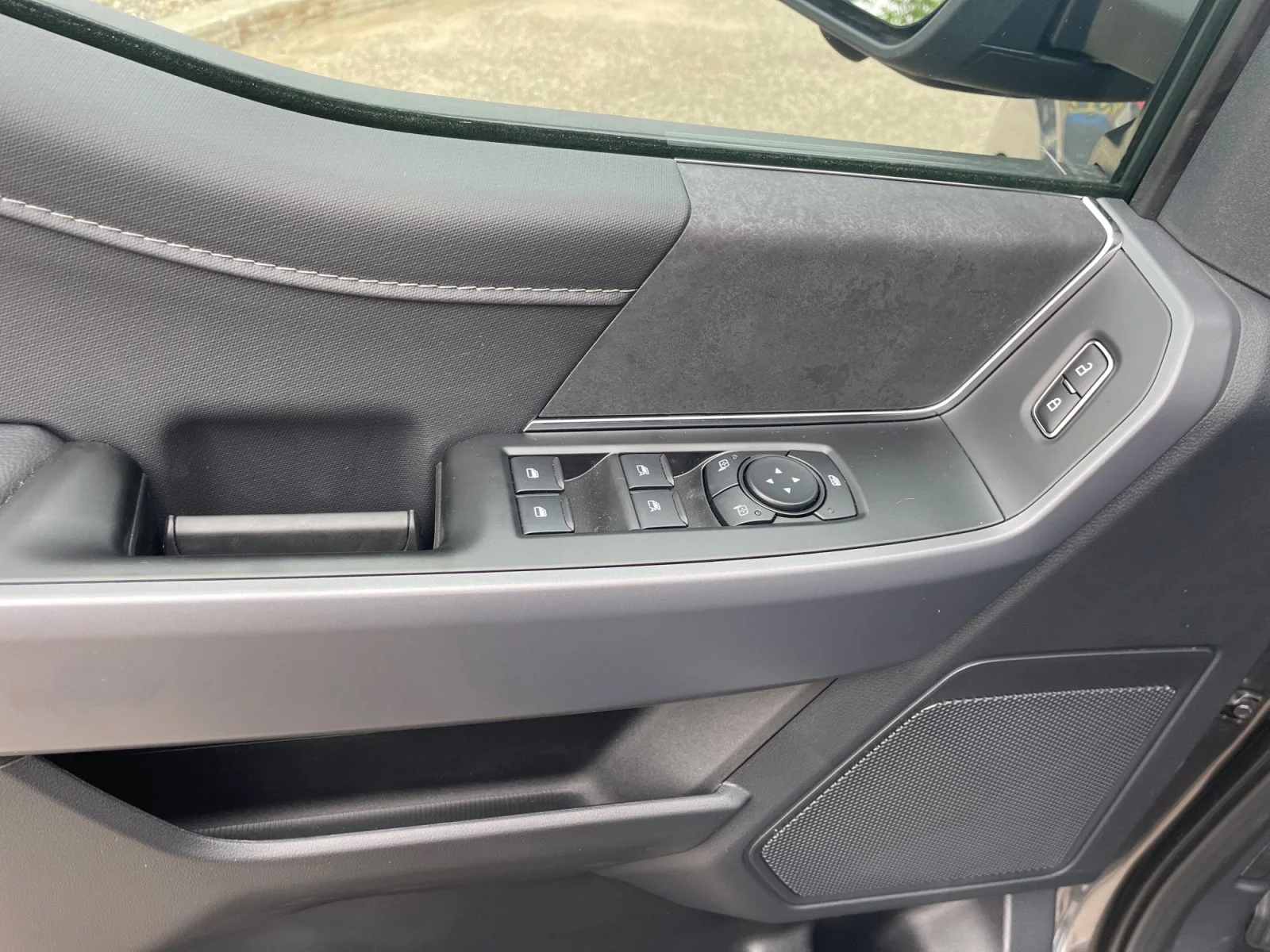 New 2026 Carbonized Grey Metallic Ford XLT image 17
