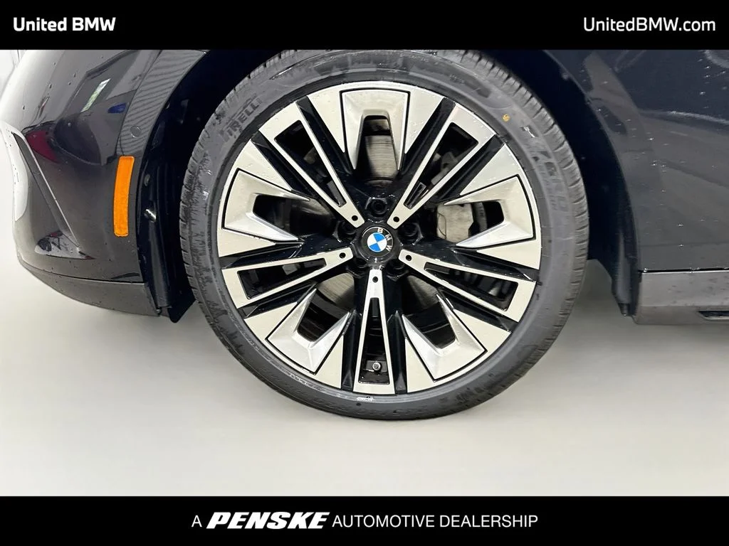 Certified Used 2026 Black Sapphire Metallic BMW 540i xDrive image 9