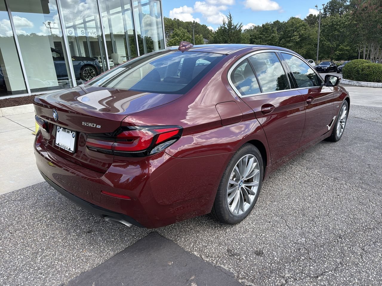 Used 2023 Aventurin Red Metallic BMW 530e image 3