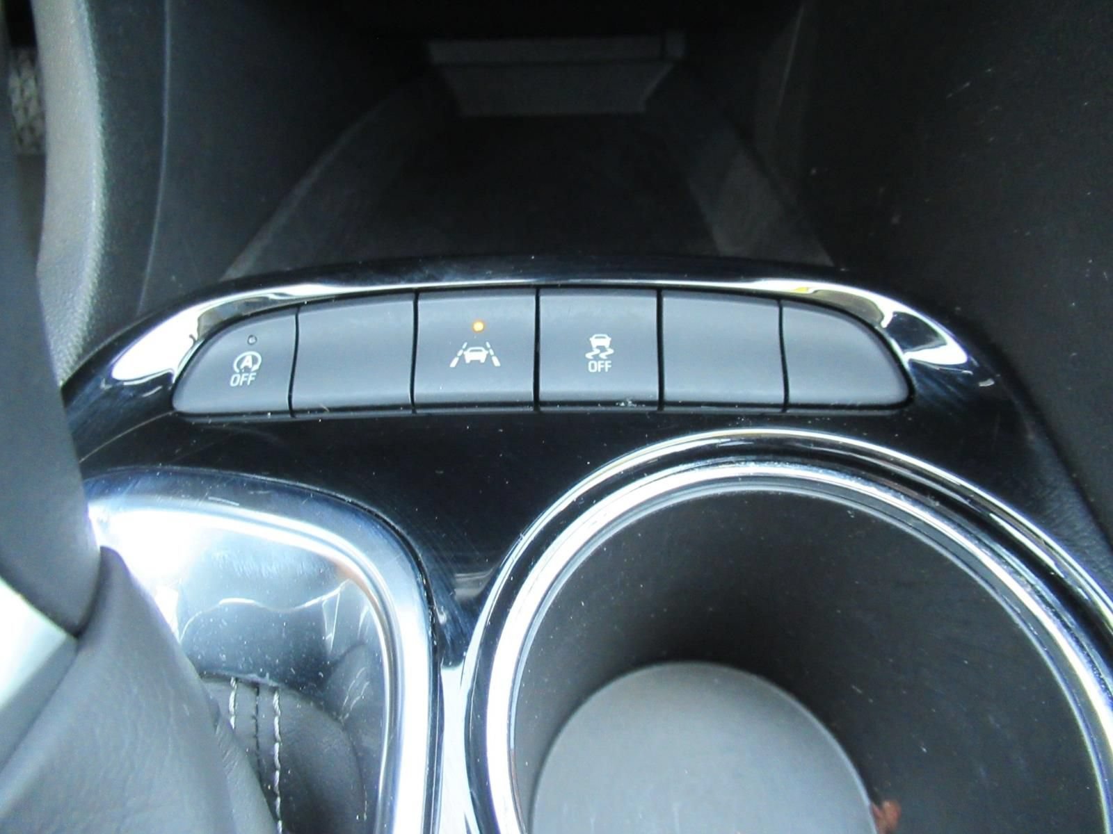 Used 2023 SUMMIT WHITE Buick Preferred image 27