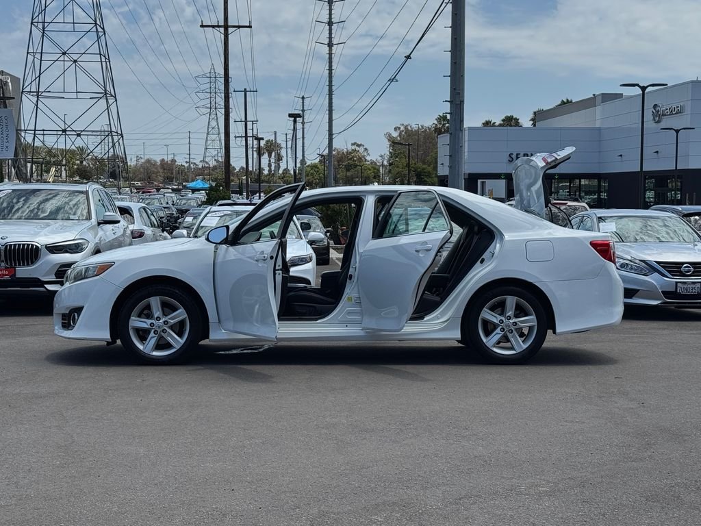 Used 2014 White Toyota SE image 29