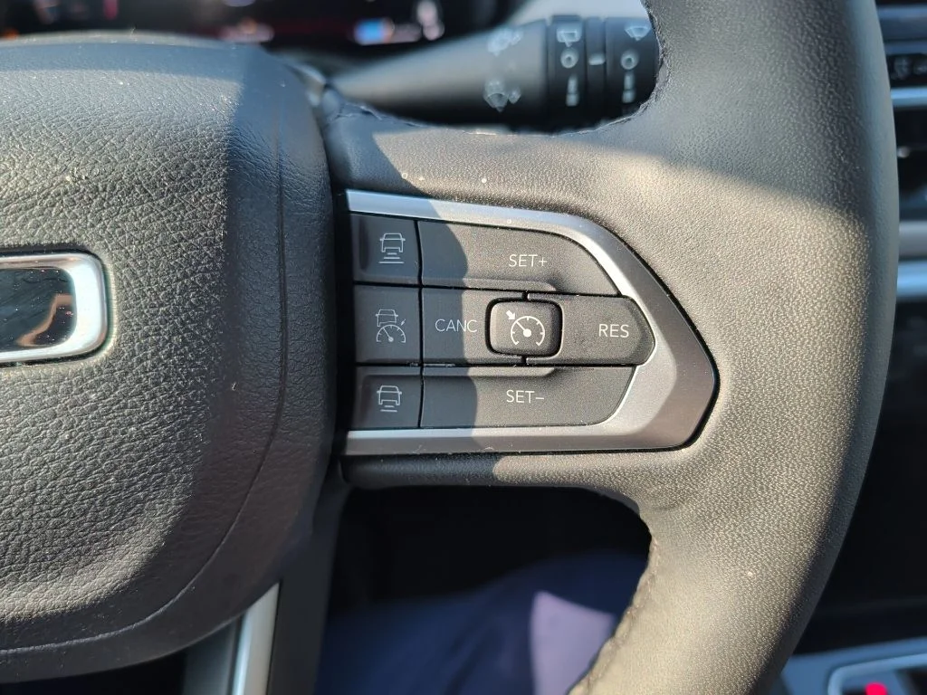 Used 2025 Silver Jeep Limited image 14