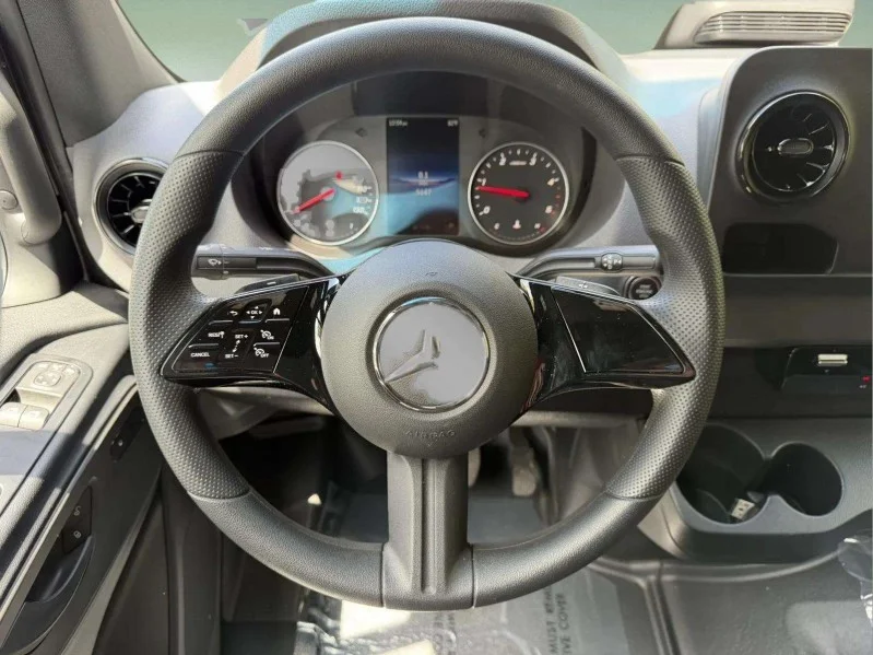 Used 2025 WHITE Mercedes-Benz  image 10